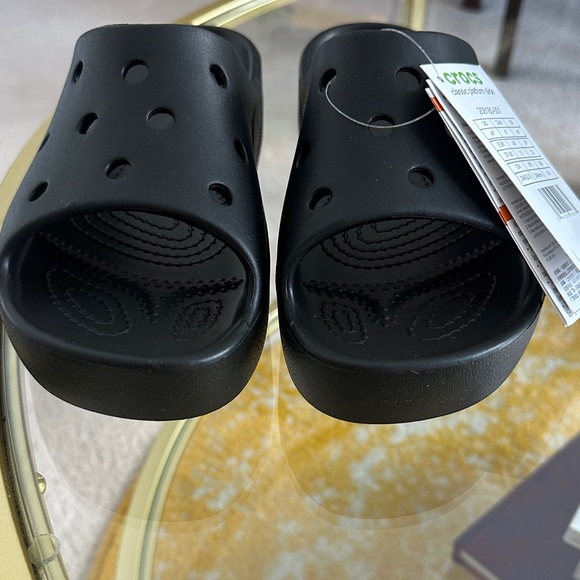 CROCS Classic Black Slide Sandals - Picture 2 of 6
